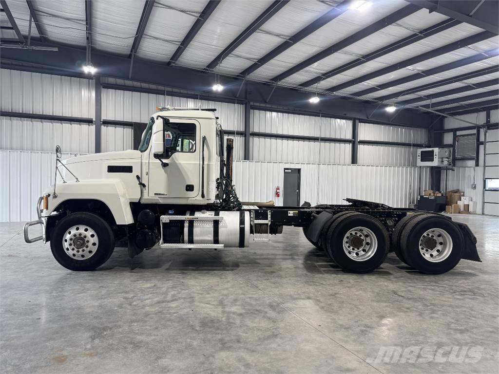 Mack Pinnacle Tegljači