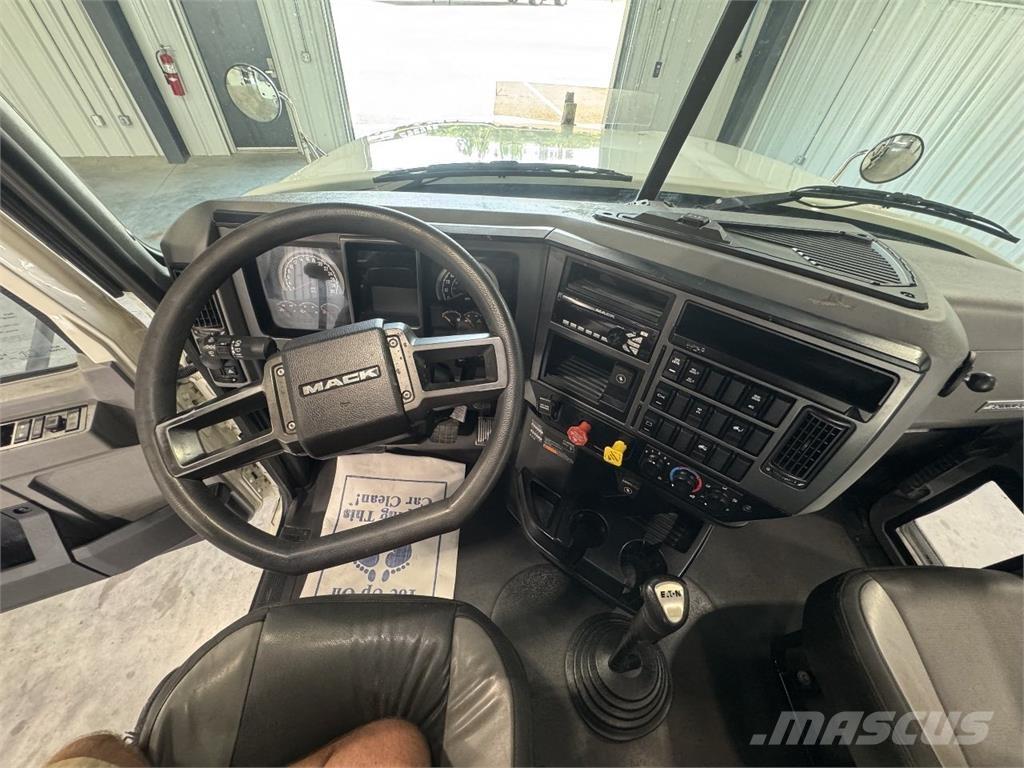 Mack Pinnacle Tegljači