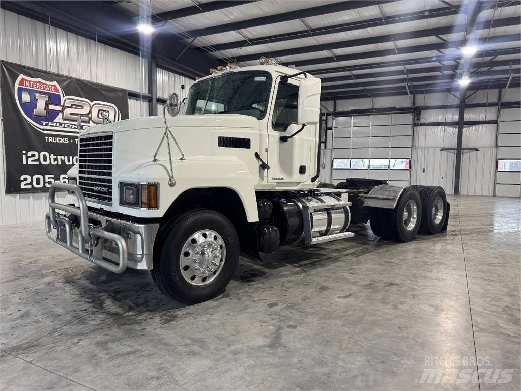 Mack Pinnacle 64T Tegljači