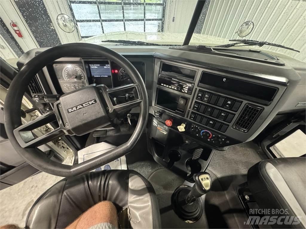 Mack Pinnacle 64T Tegljači