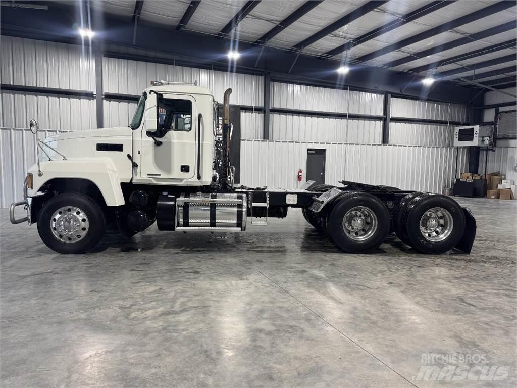 Mack Pinnacle 64T Tegljači