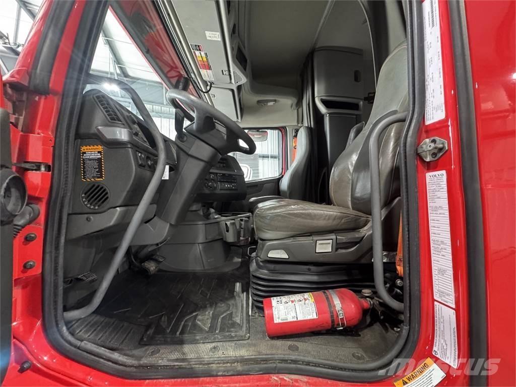 Volvo VNL64T740 Tegljači