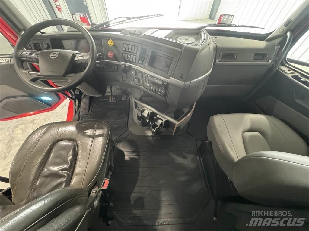 Volvo VNL64T740 Tegljači