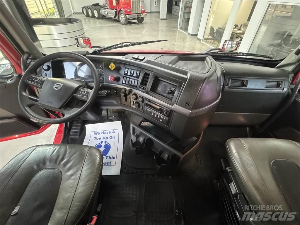 Volvo VNL64T740 Tegljači