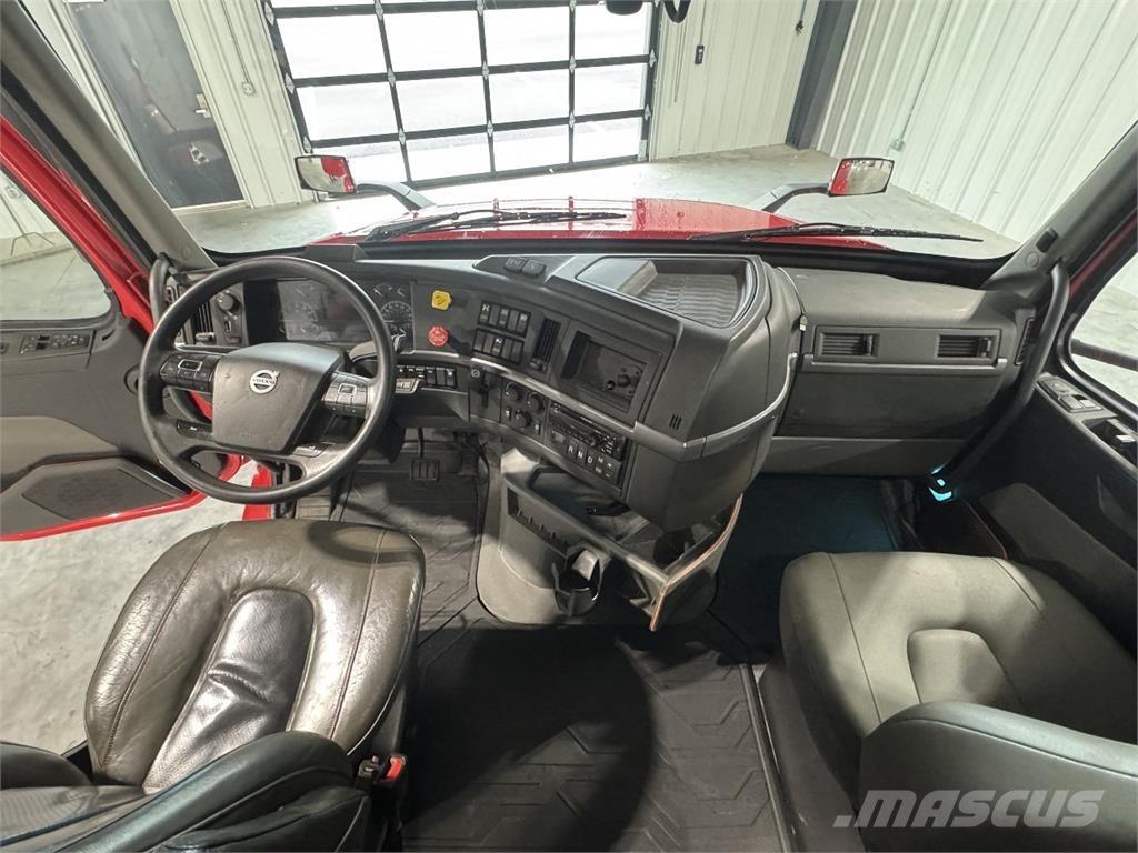 Volvo VNL64T740 Tegljači