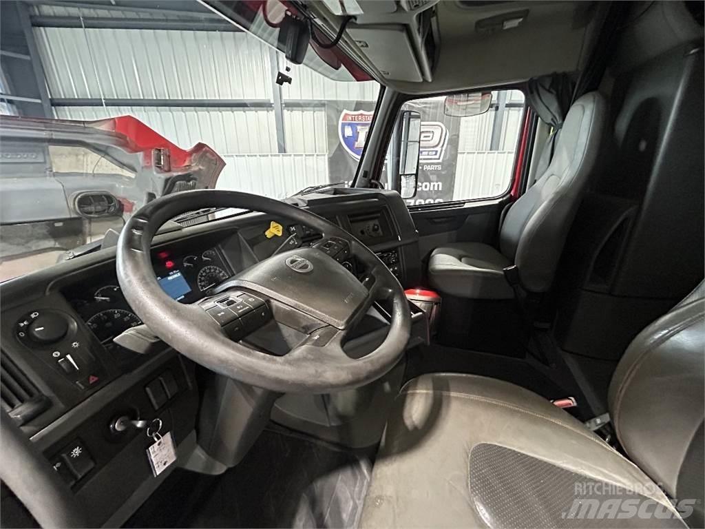 Volvo VNL64T740 Tegljači
