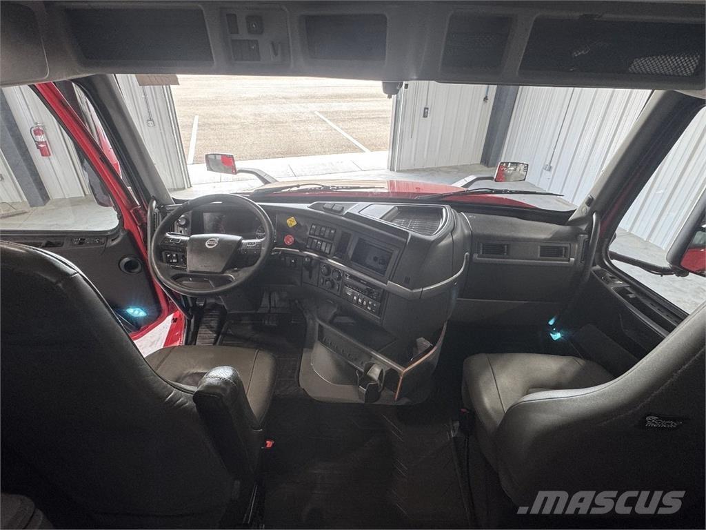 Volvo VNL64T740 Tegljači