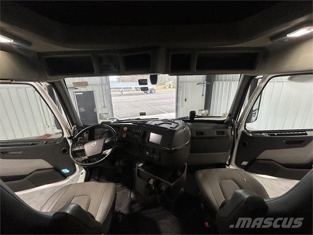 Volvo VNL64T740 Tegljači