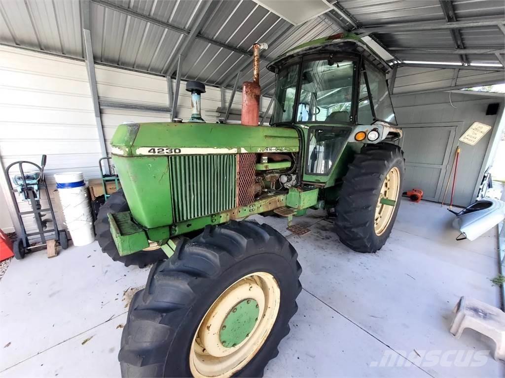 John Deere 4230 Traktori