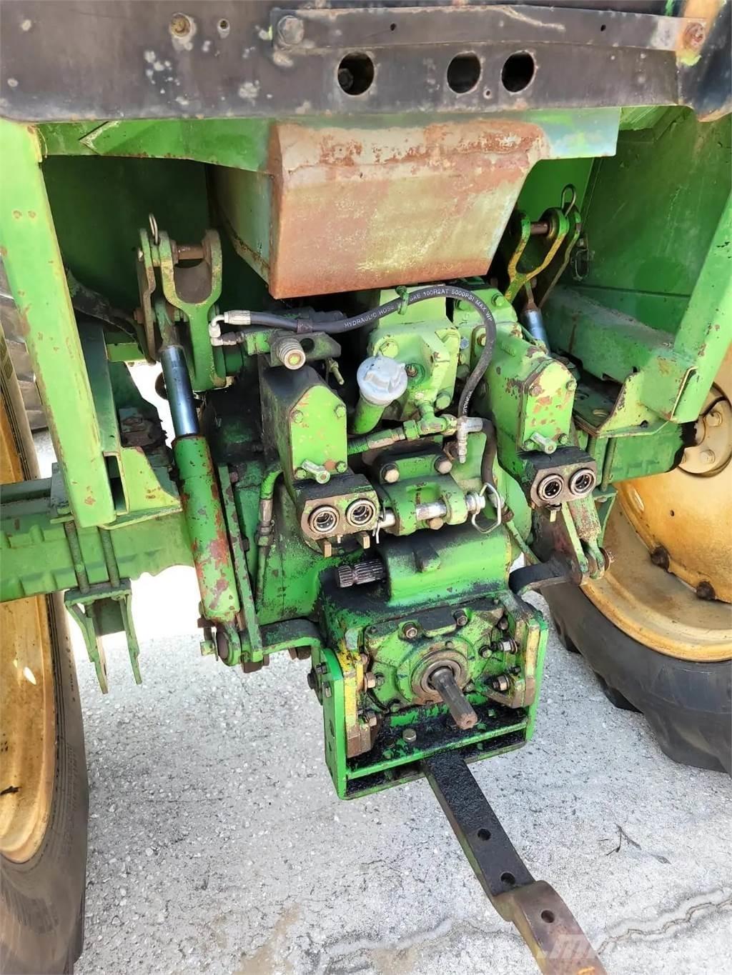 John Deere 4230 Traktori