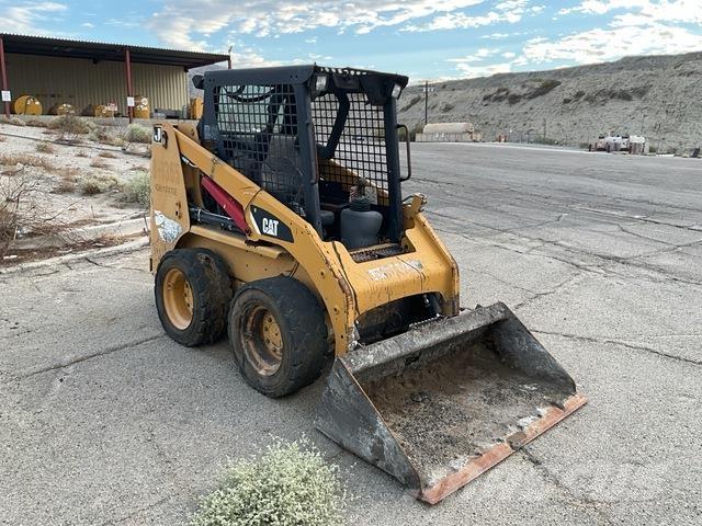 CAT 226B Skid steer mini utovarivači