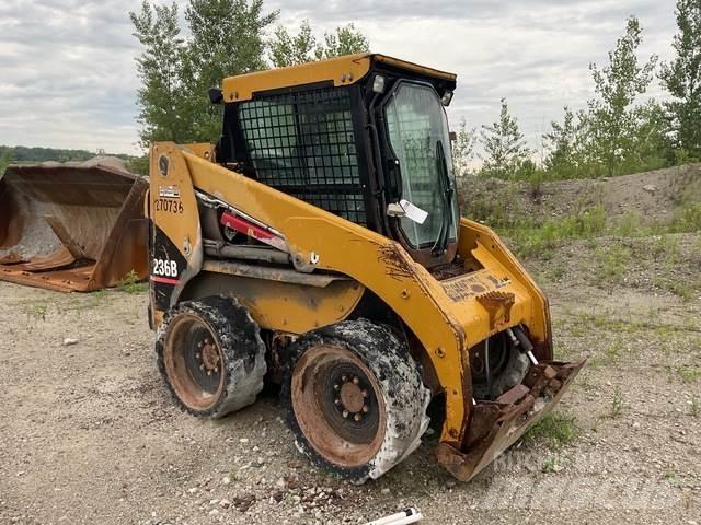 CAT 236B Skid steer mini utovarivači
