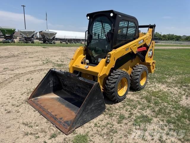 CAT 242D3 Skid steer mini utovarivači
