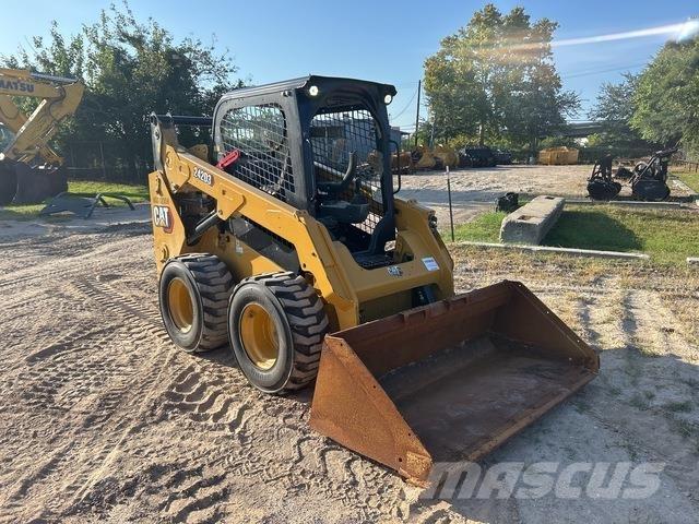 CAT 242D3 Skid steer mini utovarivači