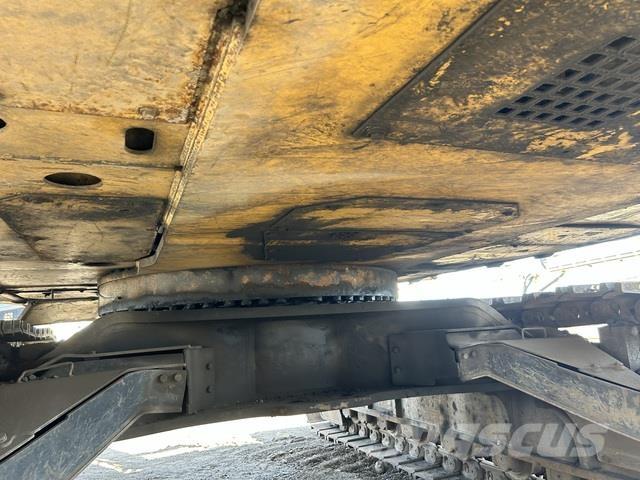 CAT 390D L Bageri guseničari