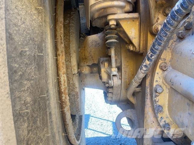 CAT 651 Kamioni za vodu