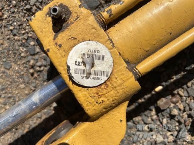 CAT 657E Ostale kargo komponente