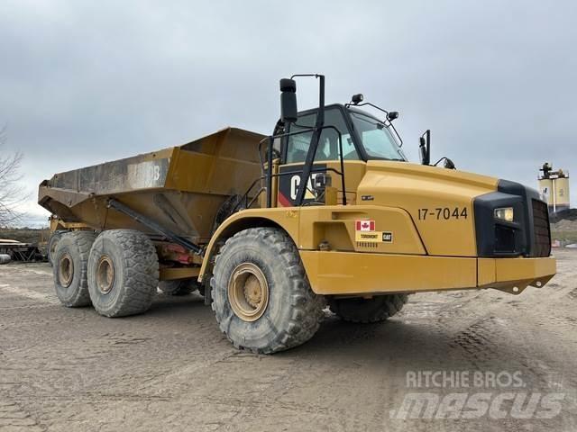 CAT 740B Zglobni damperi