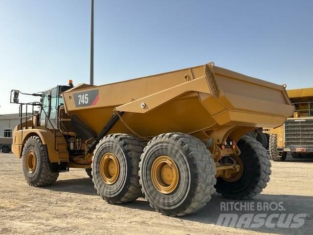 CAT 745 Zglobni damperi