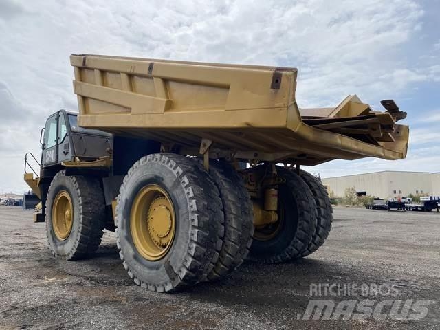 CAT 777F Zglobni damperi