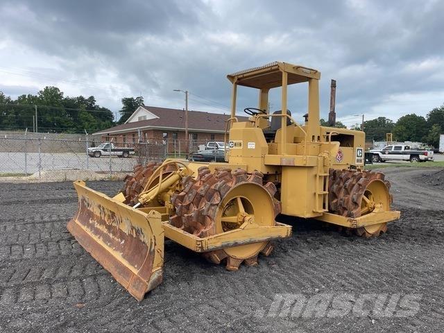 CAT 815 Nabijači zemlje
