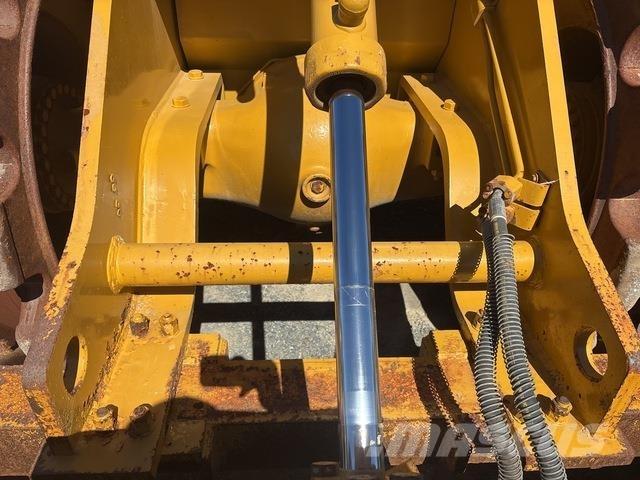 CAT 825H Nabijači zemlje
