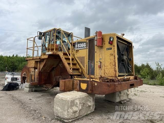CAT 836G Nabijači zemlje
