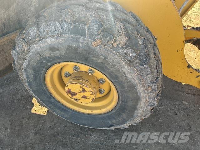 CAT 906H Utovarivači na točkove