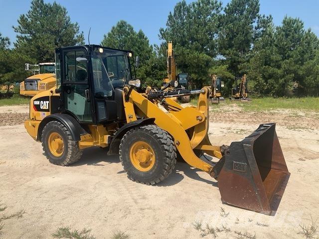 CAT 906M Utovarivači na točkove