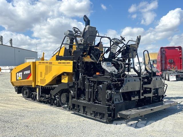 CAT AP1055F Asfaltni finišeri