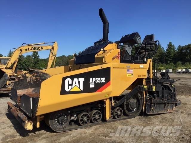 CAT AP555E Asfaltni finišeri