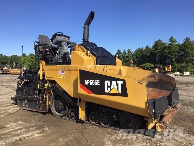 CAT AP555E Asfaltni finišeri