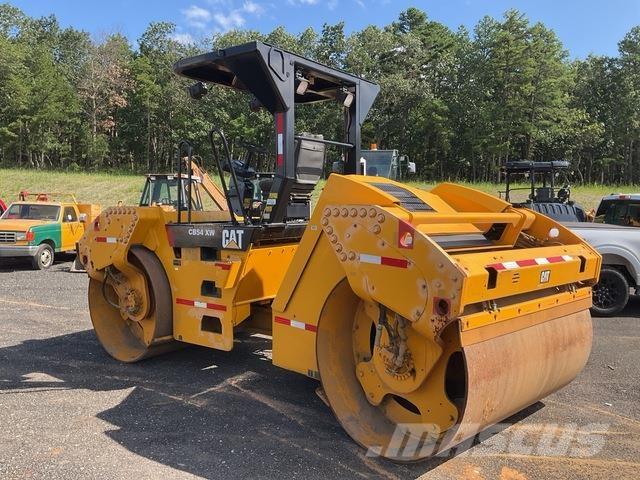 CAT CB54XW Valjci sa duplim bubnjem