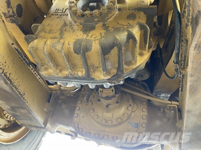 CAT D10T2 Buldožeri guseničari