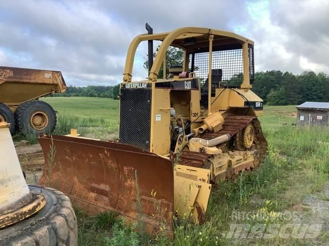 CAT D5M XL Buldožeri guseničari