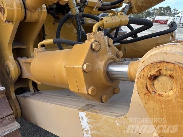 CAT D8T Buldožeri guseničari