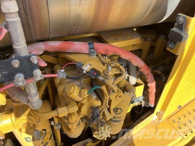CAT D8T Buldožeri guseničari