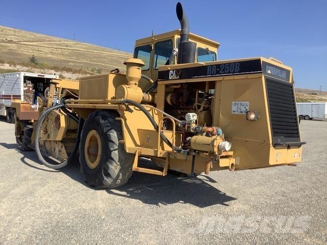CAT RR250B Nabijači zemlje