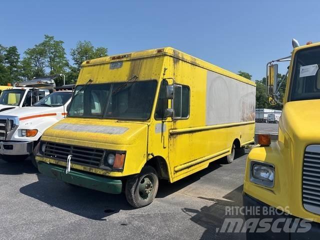 Chevrolet P30 Sanduk kombiji