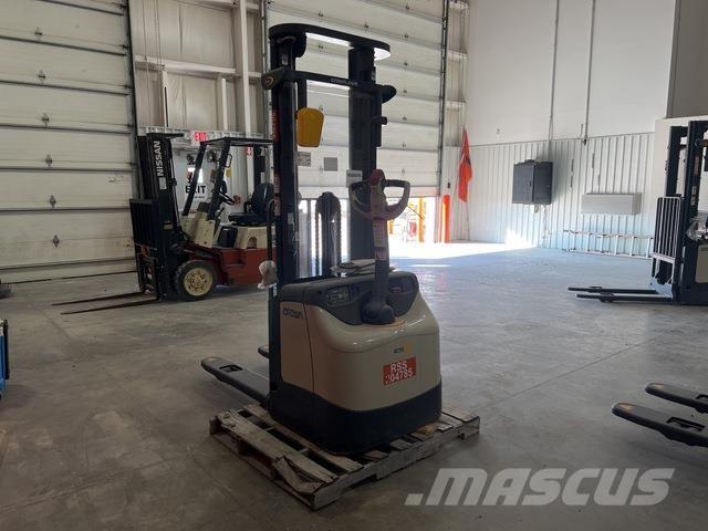 Crown ES 4000 Samopogonski ručni viljuškari