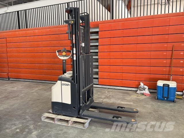 Crown ES 4000 Samopogonski ručni viljuškari