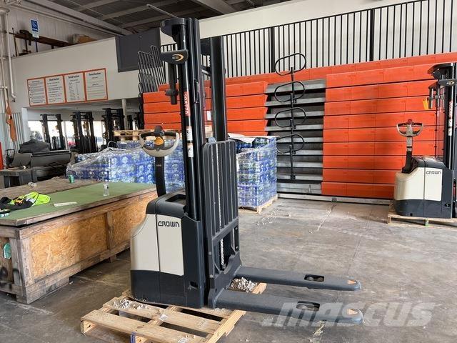 Crown ES 4000 Samopogonski ručni viljuškari