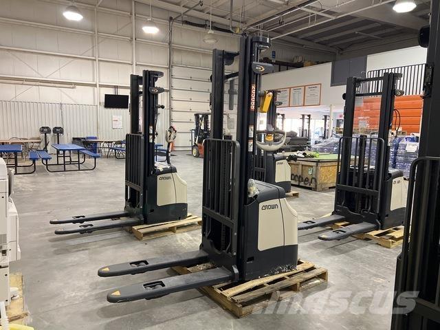 Crown ES 4000 Samopogonski ručni viljuškari