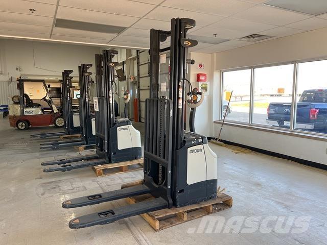 Crown ES 4000 Samopogonski ručni viljuškari