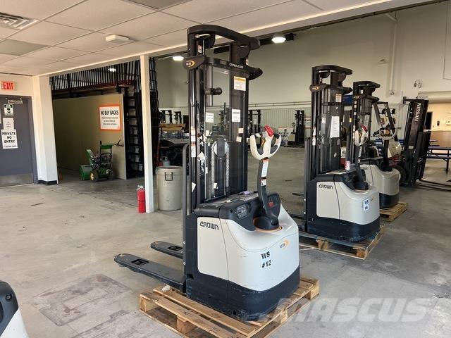 Crown ES 4000 Samopogonski ručni viljuškari