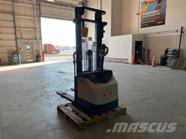 Crown ES 4000 Samopogonski ručni viljuškari