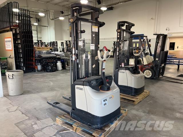 Crown ES 4000 Samopogonski ručni viljuškari