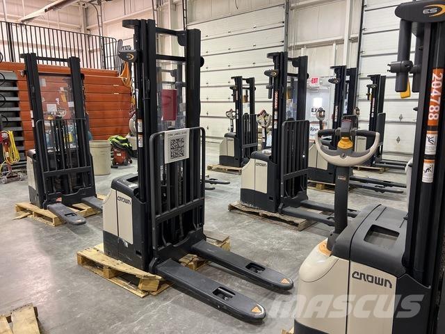 Crown ES 4000 Samopogonski ručni viljuškari