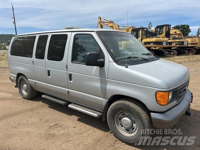 Ford E-150 Automobili