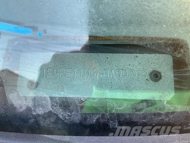 Ford E-150 XL Automobili